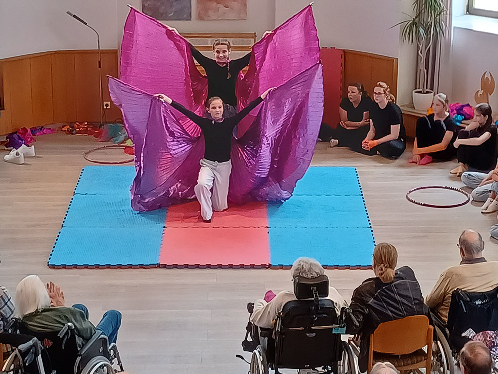 Zirkusprojekt der Albertus-Magnus-Schule sorgt für Begeisterung im Altenpflegeheim St. Paulus 2 2026 06 14 ALMA Zirkus