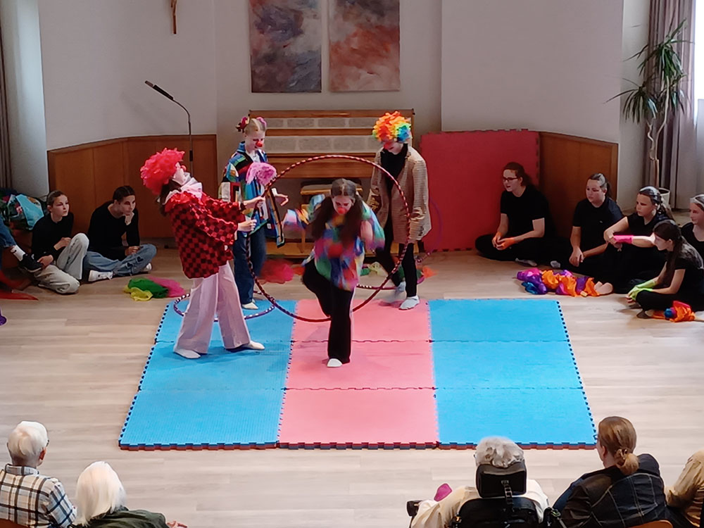 Zirkusprojekt der Albertus-Magnus-Schule sorgt für Begeisterung im Altenpflegeheim St. Paulus 6 2026 06 14 ALMA Zirkus 02