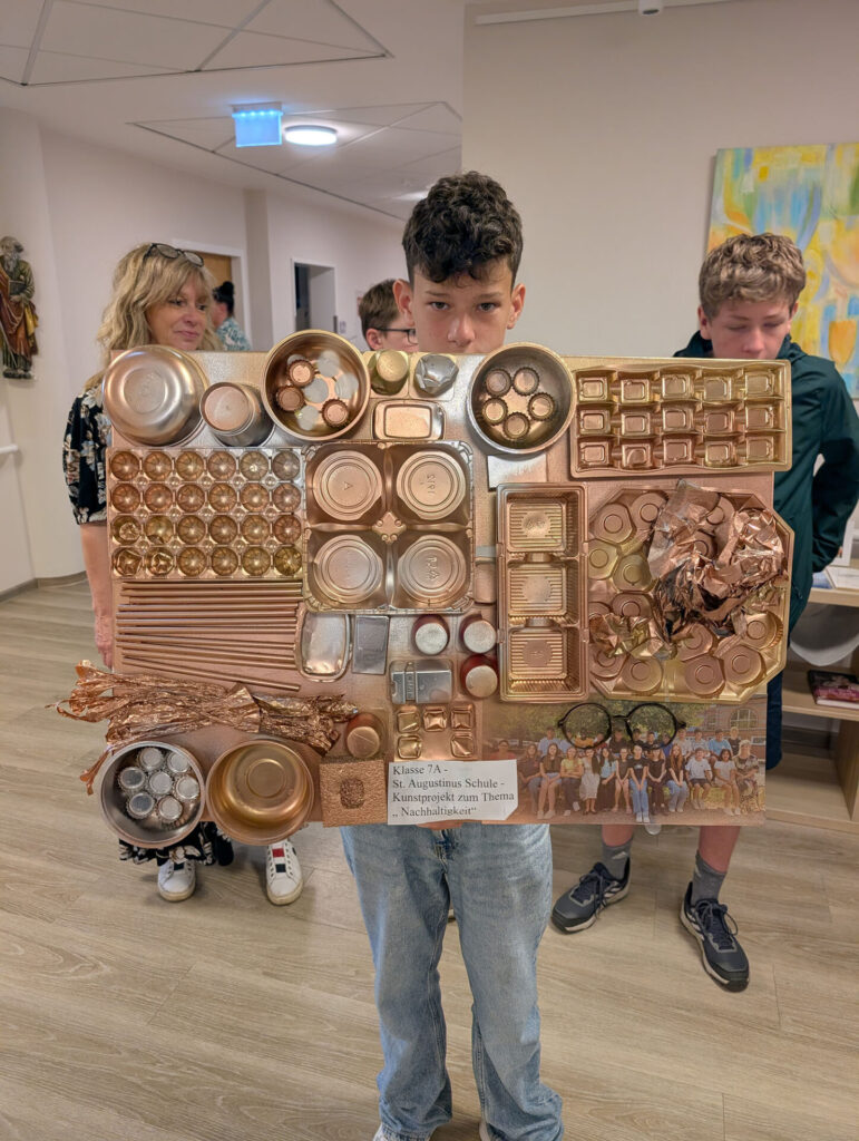 Schüler*innen gestalten Kunst aus Müll 2 20260630 Kunstwerk01